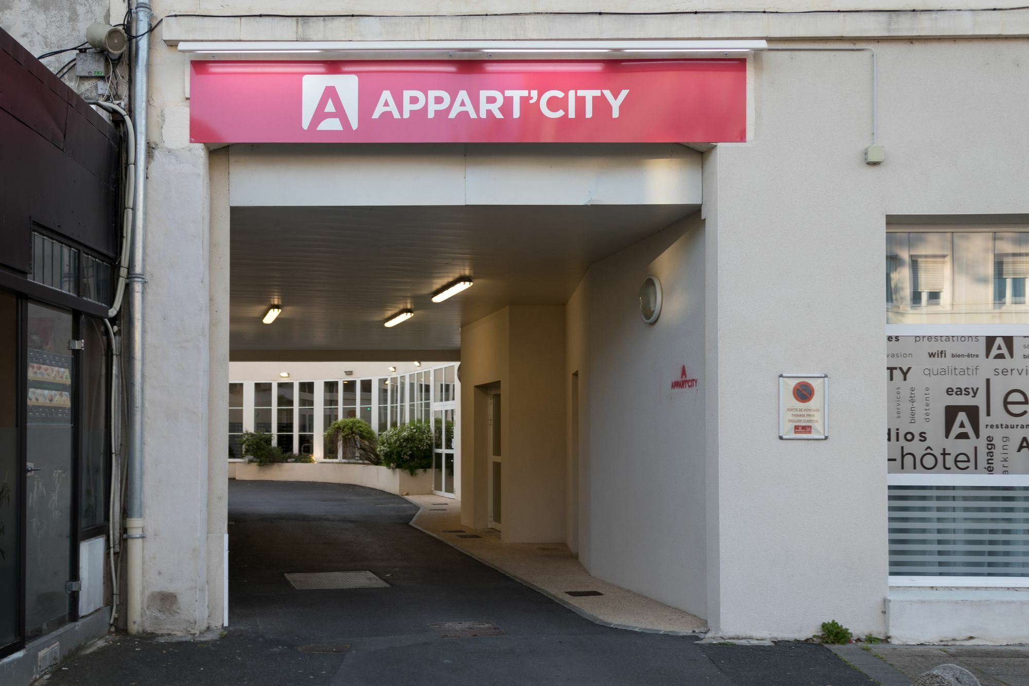 Appart'City Confort Niort Centre Aparthotel Bagian luar foto